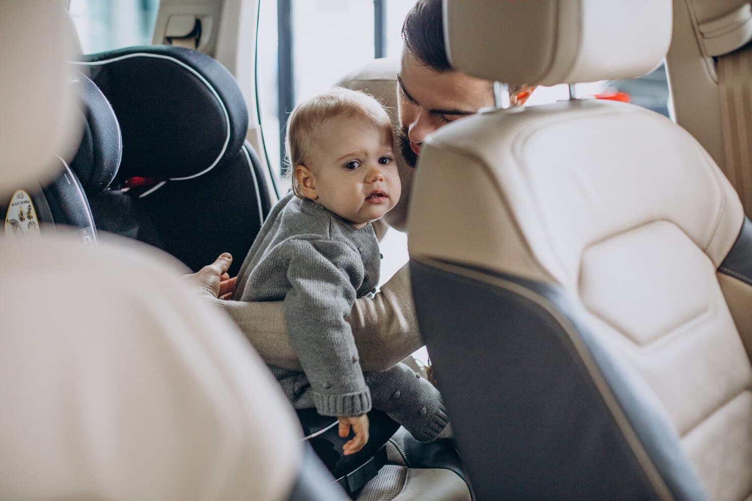 Imagem da capa do artigo  Bebê-conforto que vira cadeirinha: segurança, praticidade e economia para pais modernos