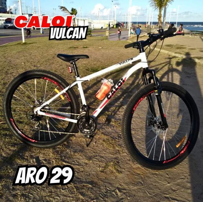 Bicicleta Caloi Vulcan HDS Branca | Suspensão Dianteira e Freio a Disco Hidráulico, Aro 29, Tamanho 13, 24 Velocidades